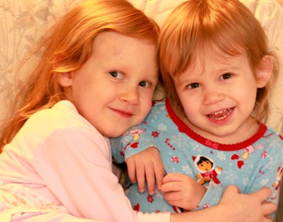 julia-sophia-snuggling julia-sophia-snuggling