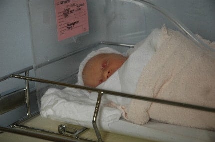 Julia newborn hospital sleeping Surviving the Most Difficult Moment of My Pregnancy with No Blogging Friends