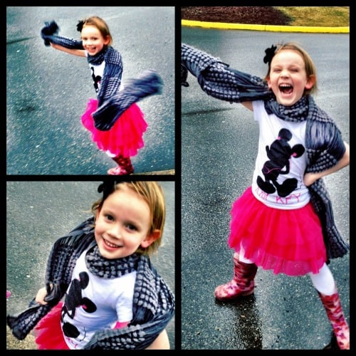 olivia-mickey-in-the-rain