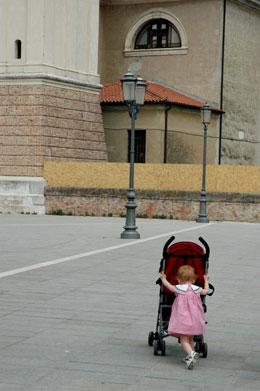 ww-julia-sightseeing-stroll.jpg