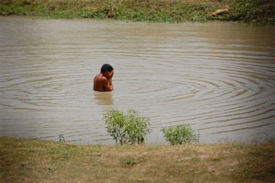 impoverished Calcutta man bathing in pond