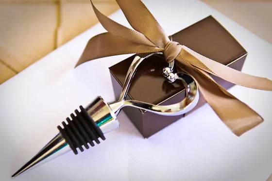 wedding-favor-heart-shaped-wine-stopper