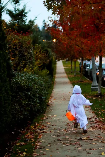 halloween-ghost-costume-fall-colors