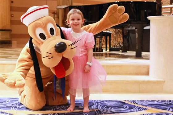 Disney Dream - Good-Night Hug from Pluto