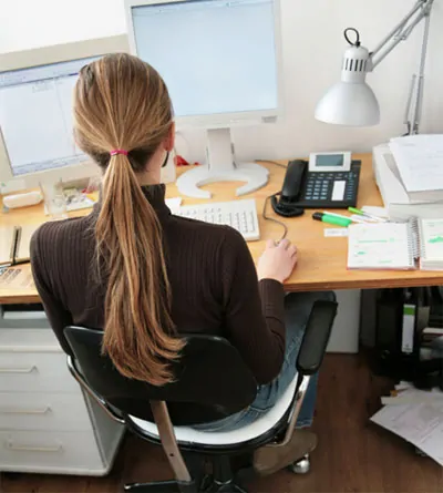 woman-desk