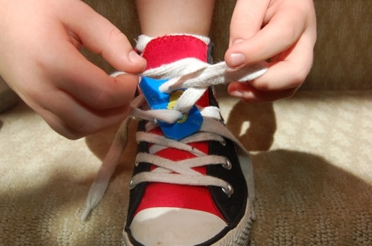 fast way to tie shoes