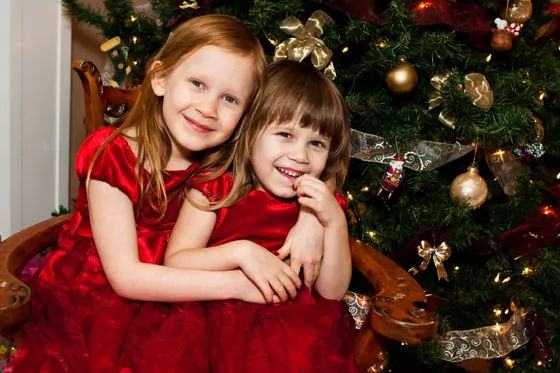 Christmas-holiday-photo-Julia-and-Sophia