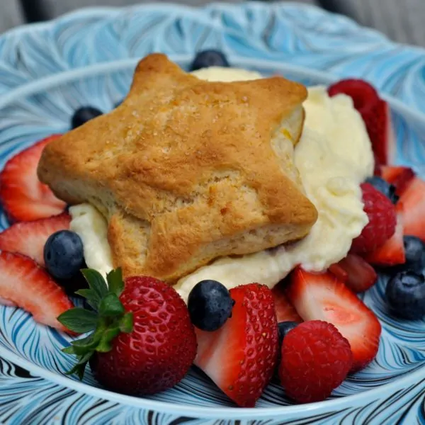 Lemon-Scented Shortbread with Berries and Mascarpone Cream