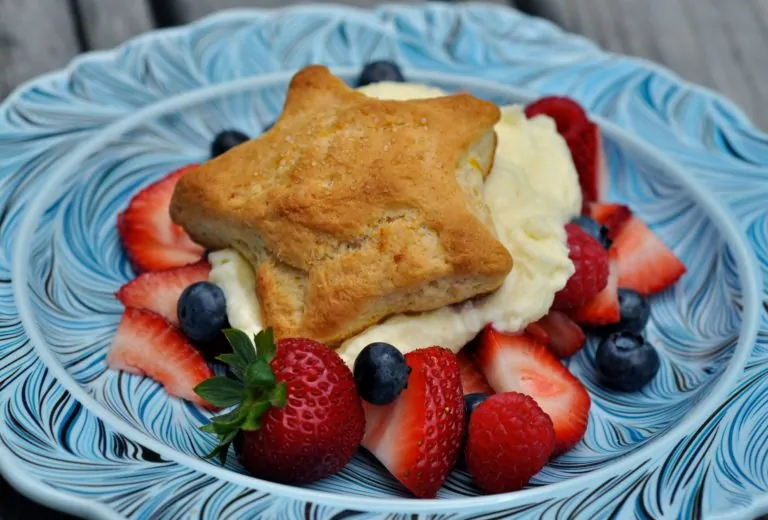 Lemon-Scented Shortbread with Berries and Mascarpone Cream