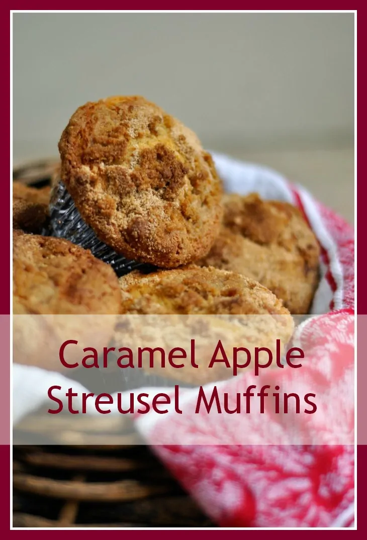 Caramel Apple Streusel Muffins - Easy and delicious muffin recipe #muffin #applestreusel