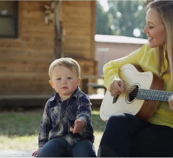 Pampers & Singer Jewel Celebrate “Millions of Beautiful Morning Moments”