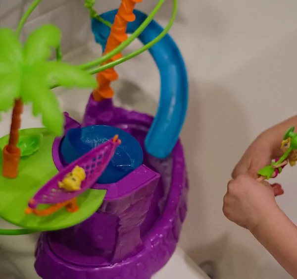 Bathtime Fun with Polly Pocket® and Princess Ariel (Giveaway)