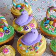 Decorating Easter Basket Cupcakes