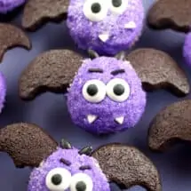 itty-bitty bat cupcakes from bakerella