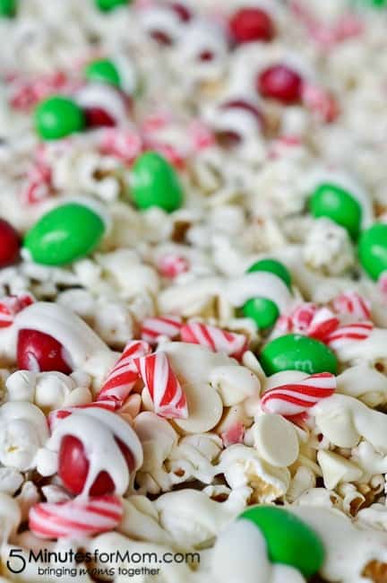 Christmas Crunch Popcorn - 5 Minutes for Mom