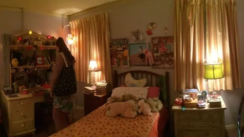 The Middle Set - Sues Room