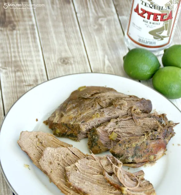 Tequila Lime Roast (in the slowcooker!) / by www.BusyMomsHelper.com via 5MinutesForMom.com #roast #tequilalime #slowcooker