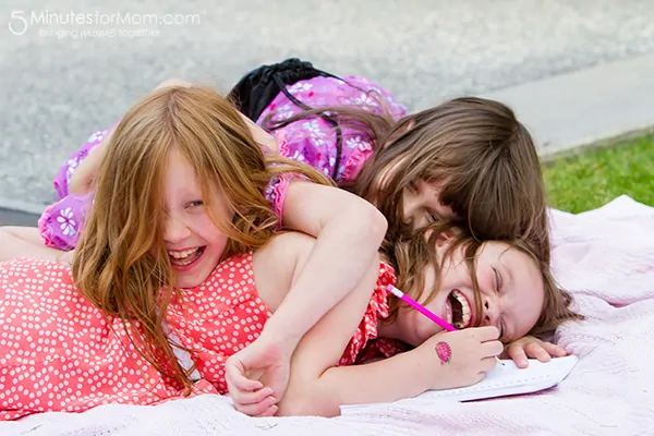 wordless-wednesday-girls-laughing