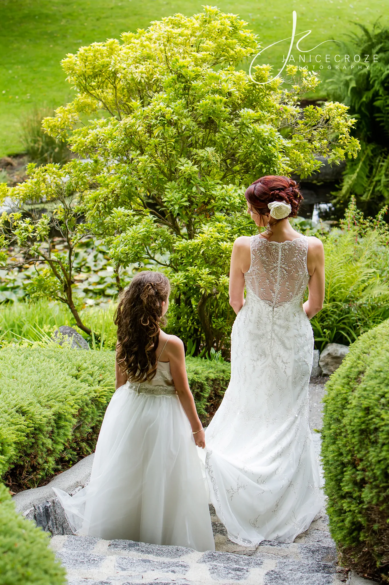 bride-flower-girl-wedding-photography-poses