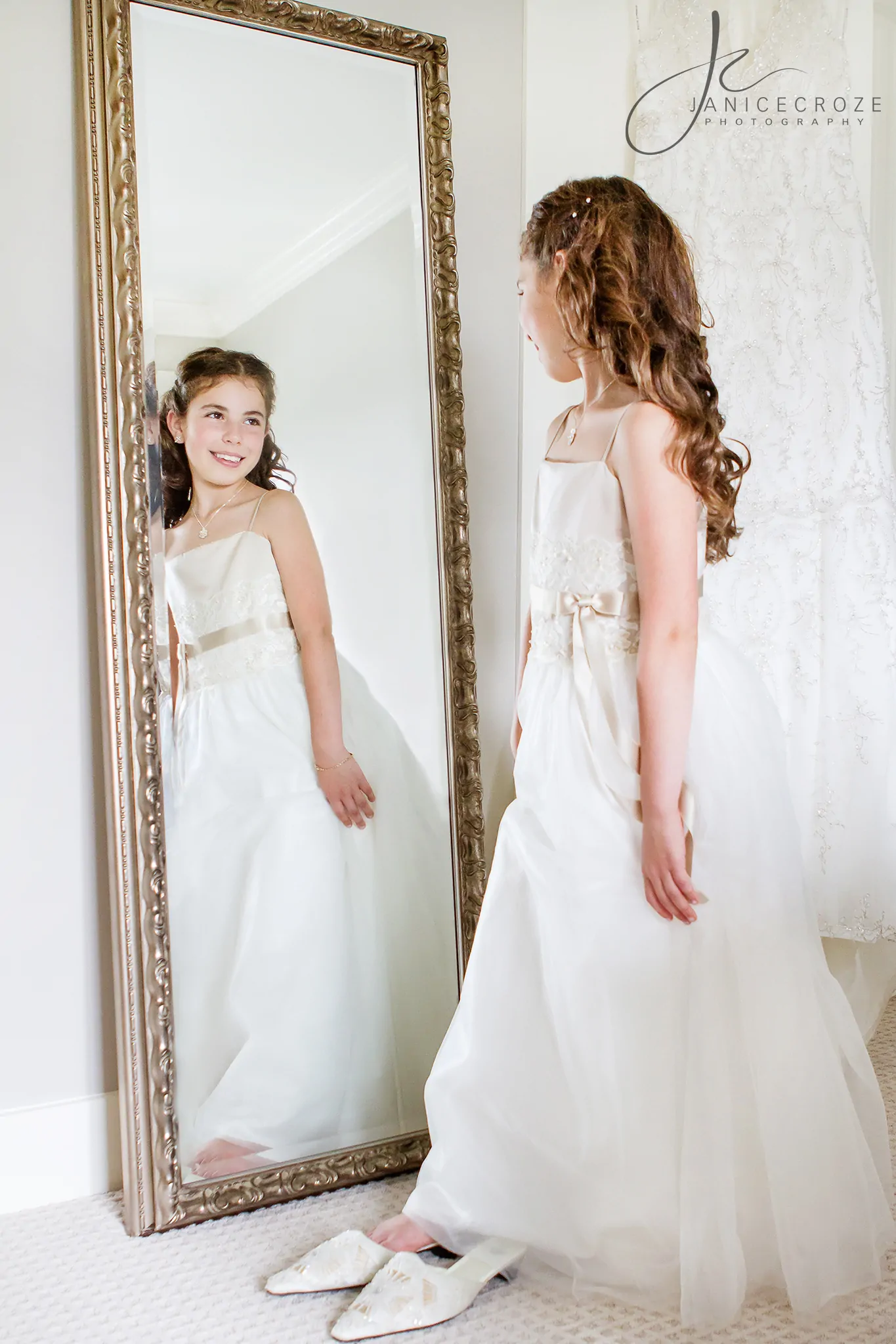 flower-girl-wedding-photography-poses