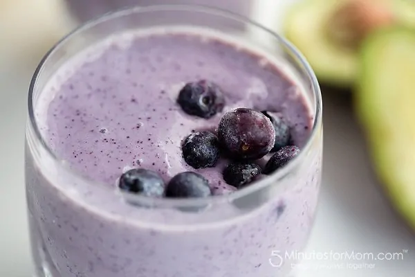 Delicious and Healthy Blueberry and Avocado Frozen Yogurt