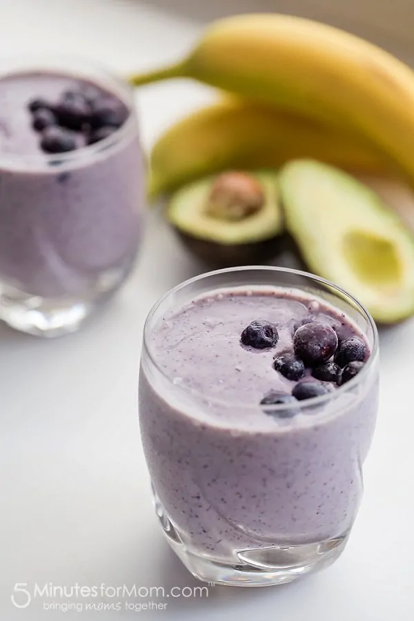 Delicious and Healthy Blueberry and Avocado Frozen Yogurt Smoothie