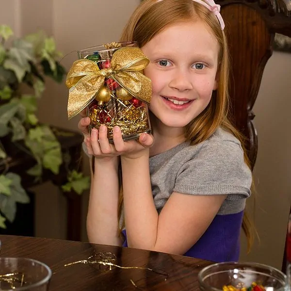 A Holiday Centerpiece Kids Can Make