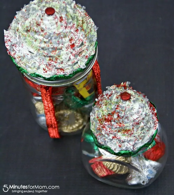 Cupcake Jar Gift Idea / by Busy Mom's Helper for 5MinutesForMom.com #gifts #cupcakejar #craft