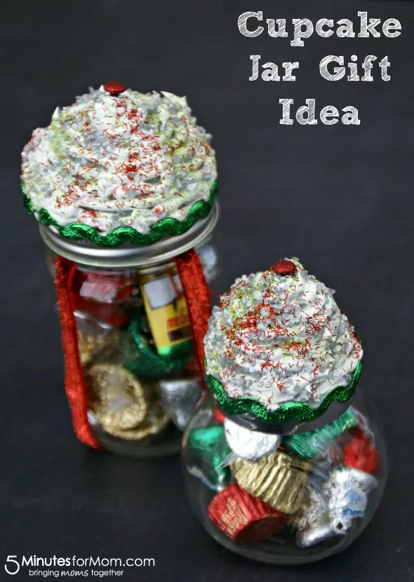 Cupcake Jar Gift Idea / by Busy Mom's Helper for 5MinutesForMom.com #gifts #cupcakejar #craft