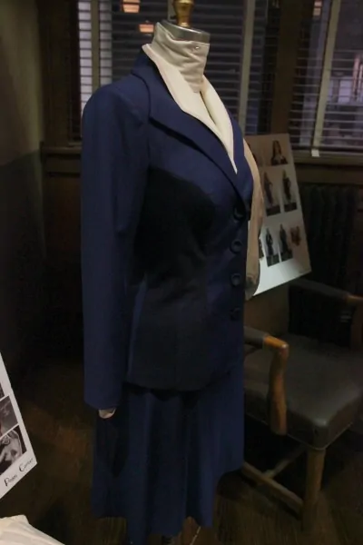 Agent-Carter-Wardrobe-Peggy-navy-suit