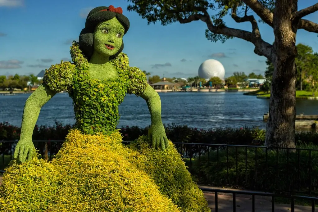 Epcot- Flower and Garden - Snow White