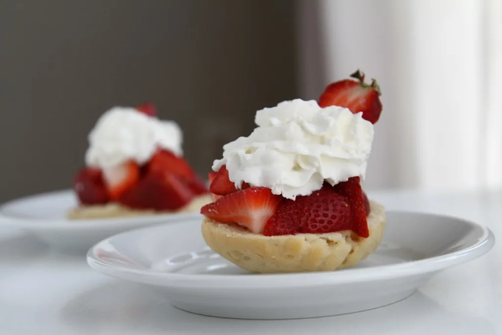 Easy-Strawberry-Shortcake-e1430308948696