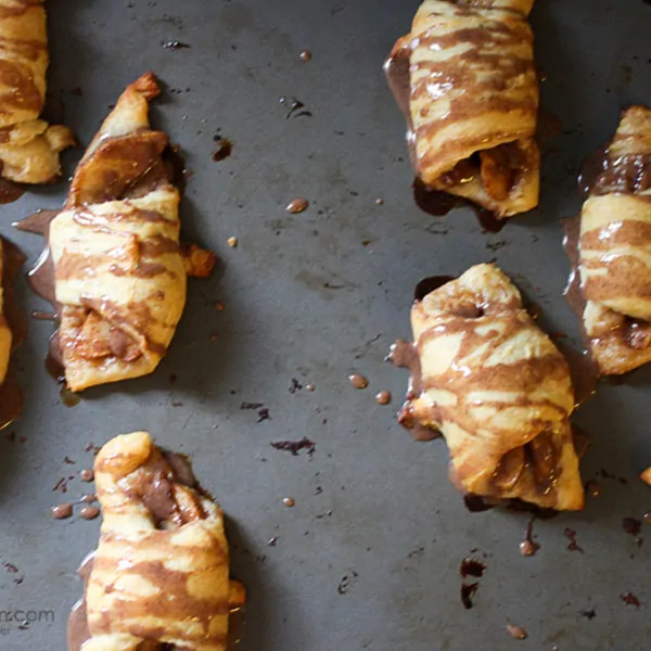 Apple Pie Crescent Rolls with Cinnamon Icing