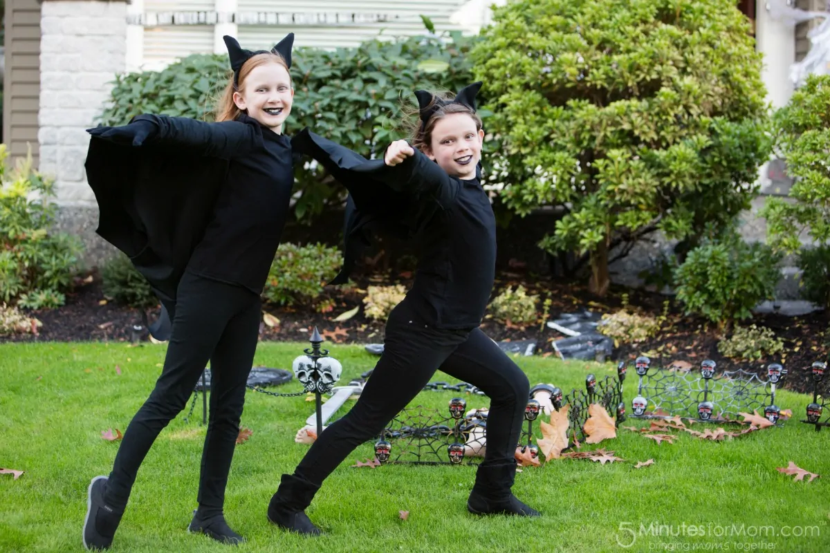 Halloween 2015 Julia and Olivia