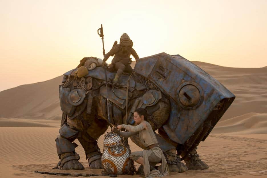 Daisy Ridley as Rey with BB-8 - Jakku - Star Wars The Force Awakens - #StarWarsEvent