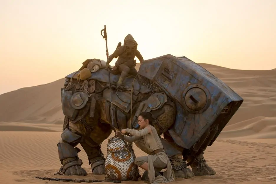 Daisy Ridley as Rey with BB-8 - Jakku - Star Wars The Force Awakens - #StarWarsEvent