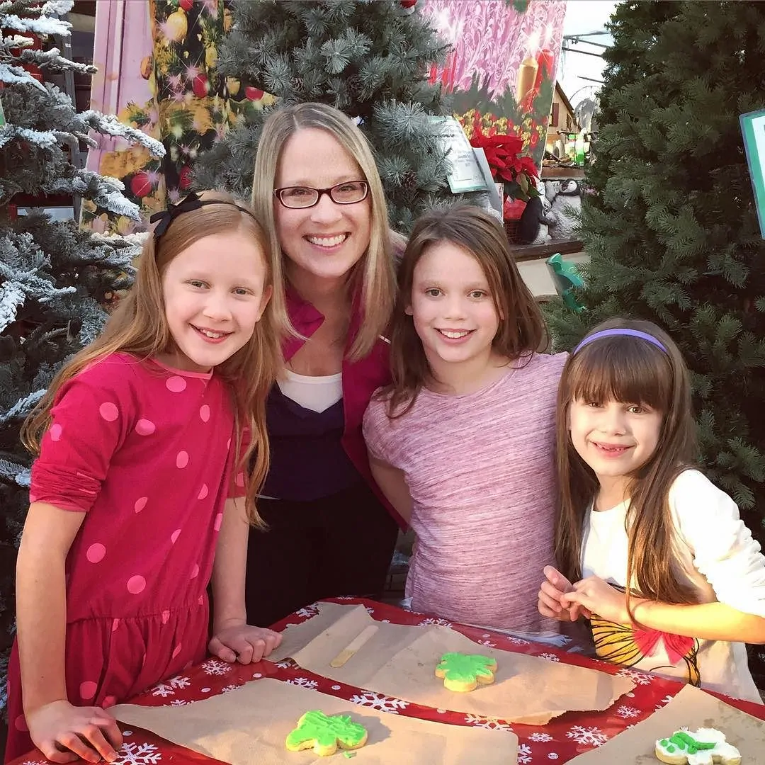 Decorating cookies at Art Knapp