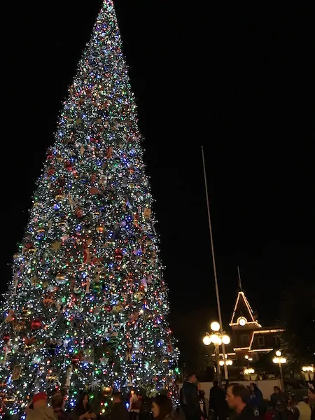 Disneyland - Christmas Tree - #StarWarsEvent