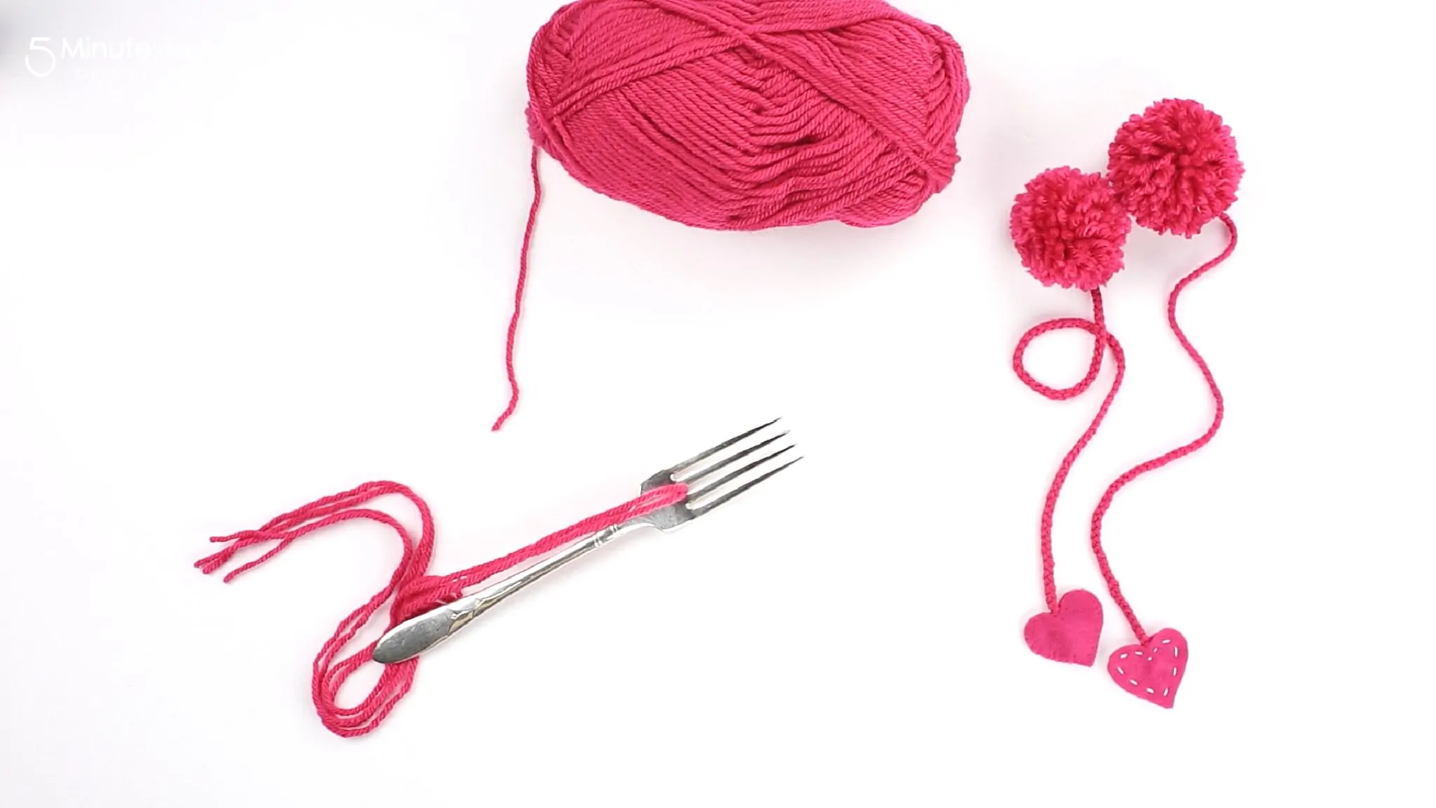 how to use a fork to make a pom pom out of yarn