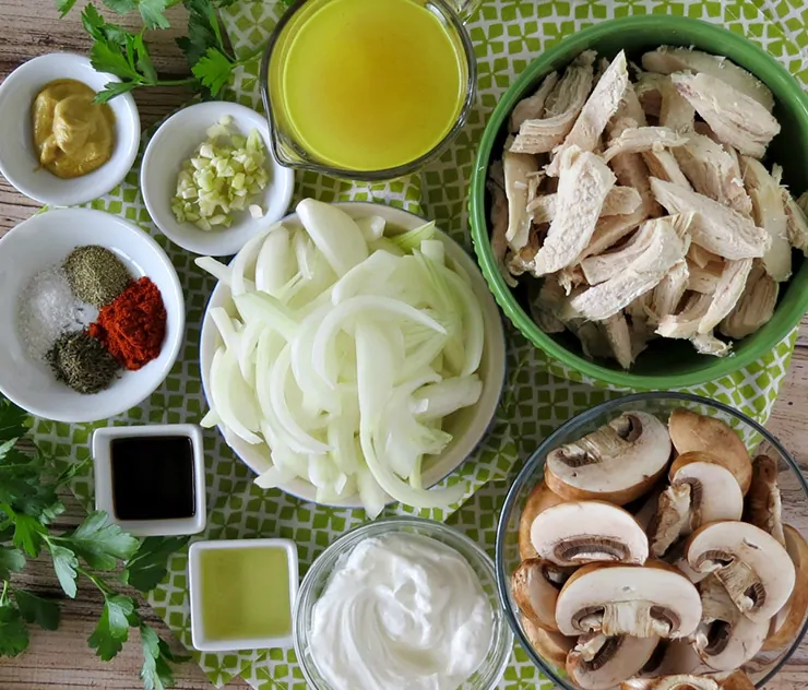 30 Minute Chicken and Mushroom Stroganoff - This stroganoff recipe comes together in about 30 minutes, but it tastes like it's been cooking all day!