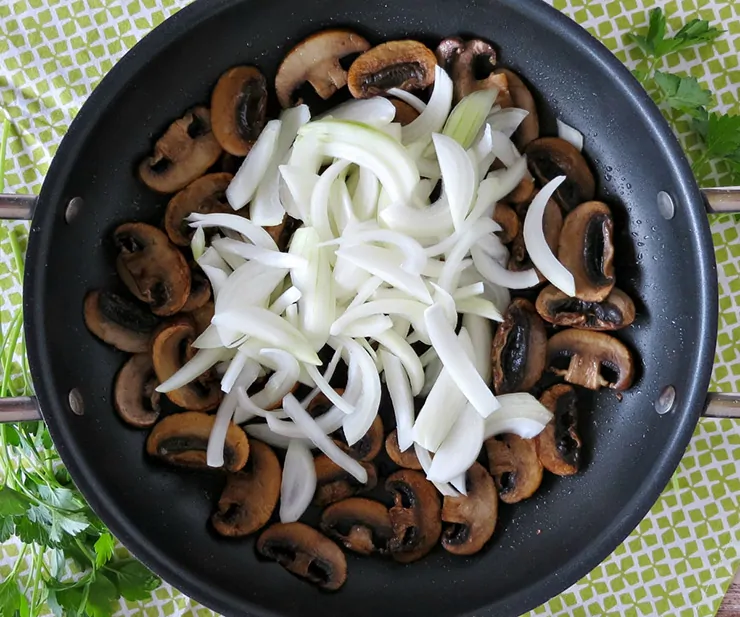 30 Minute Chicken and Mushroom Stroganoff - This stroganoff recipe comes together in about 30 minutes, but it tastes like it's been cooking all day!