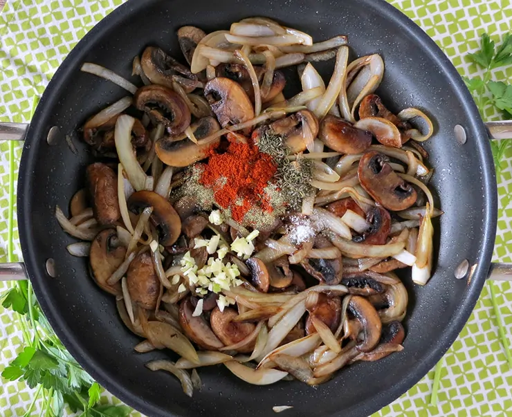 30 Minute Chicken and Mushroom Stroganoff - This stroganoff recipe comes together in about 30 minutes, but it tastes like it's been cooking all day!