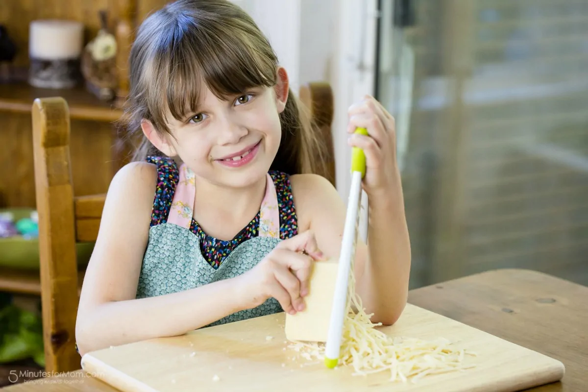 Get Kids Cooking Dinner with this No-Fail Creamy Macaroni and Cheese Recipe