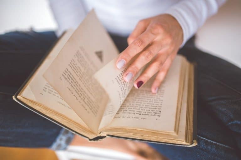 The Satisfaction of Binge-Reading