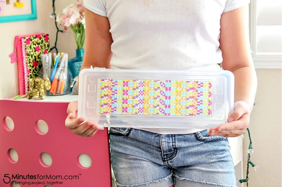 How to decorate a pencil box for back to school.