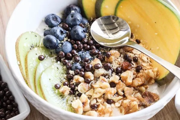 Kiwi-Blueberry-Mango-Non-Dairy-Yogurt-Bowl-20