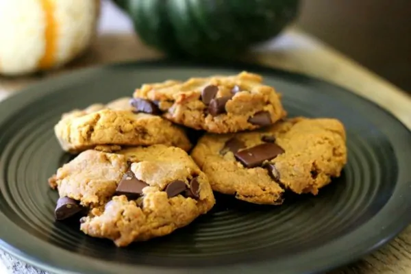 pumpkin-spice-chocolate-chip-cookies-from-food-allergy-eats