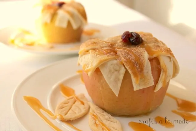 cutest-apple-pie-baked-in-apple-from-crafts-a-la-mode