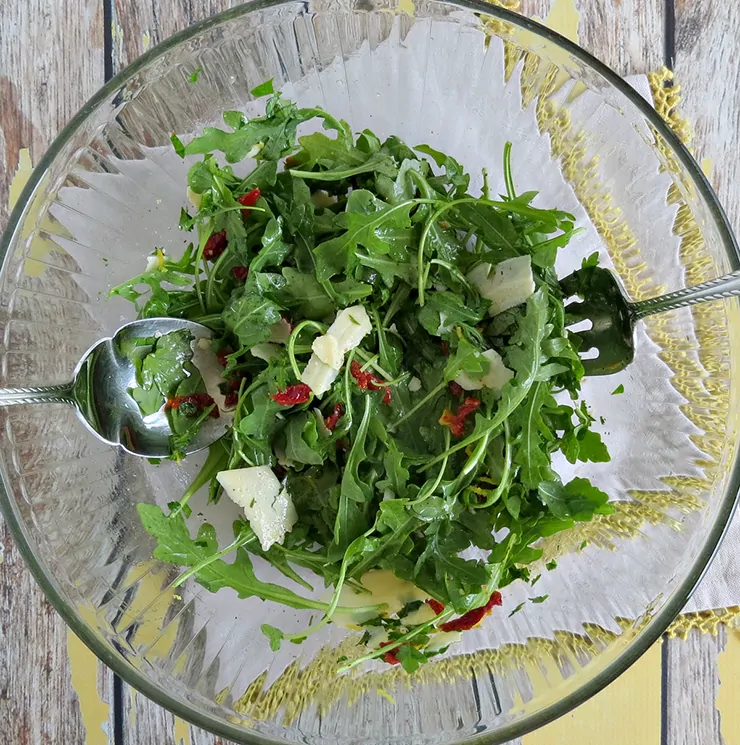 Steak & Arugula Salad with Sun-Dried Tomato & Lemon Dressing