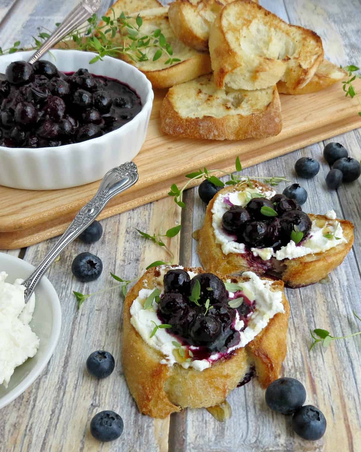 Blueberry and Goat Cheese Crostini with Thyme and Honey Recipe